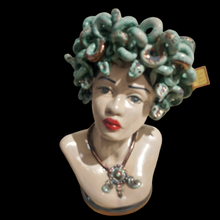 Carica l'immagine nel visualizzatore di Gallery, Testa mitologica MEDUSA h 40 cm