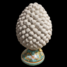 Carica l'immagine nel visualizzatore di Gallery, Pigna bianca con base decorata h 38 cm